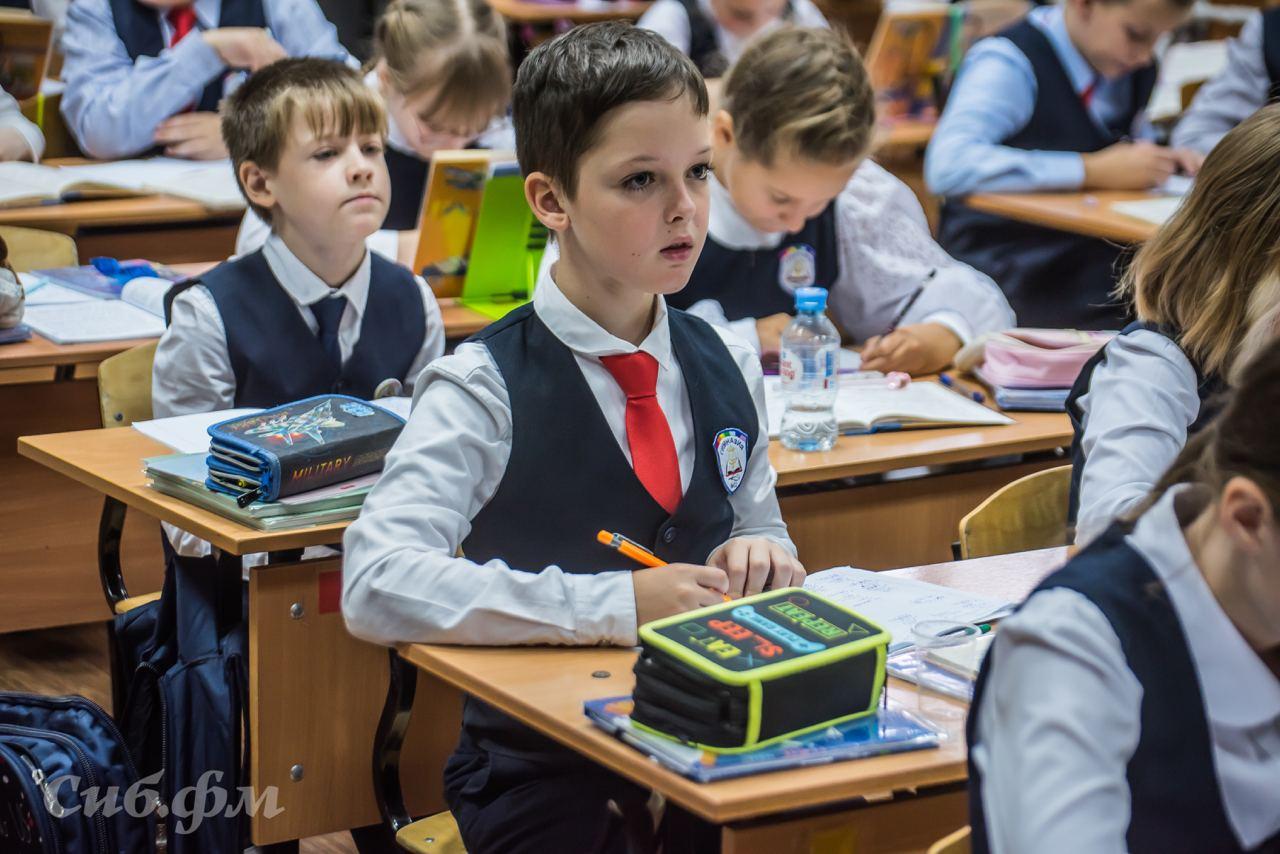 Фото Журналист «Сиб.фм» стал учителем 4 класса на один день — что из этого вышло 15
